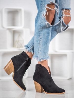 Moderní černé  kotníčkové boty dámské na širokém podpatku