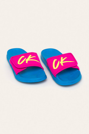 Pantofle KW0KW01028-CEU modrorůžová - Calvin Klein modro-růžová 41/42