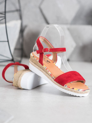 Krásné  sandály červené dámské na klínku