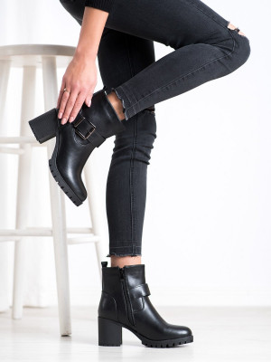 Krásné  kotníčkové boty dámské černé na širokém podpatku