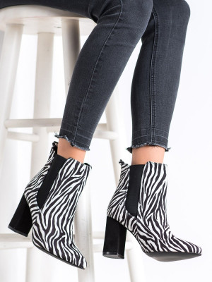 Moderní dámské  kotníčkové boty se zvířecím motivem na širokém podpatku