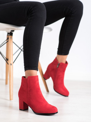 Jedinečné dámské červené  kotníčkové boty na širokém podpatku
