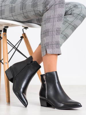 Módní  kotníčkové boty dámské černé na širokém podpatku