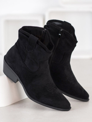 Pěkné dámské  kotníčkové boty černé na širokém podpatku