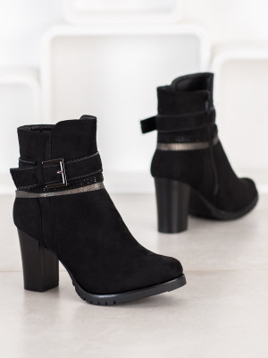 Komfortní černé  kotníčkové boty dámské na širokém podpatku