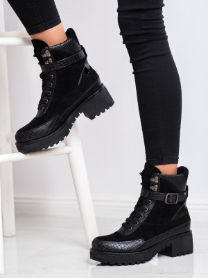 Komfortní dámské černé  kotníčkové boty na širokém podpatku