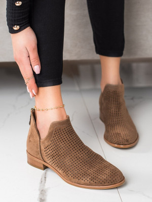 Moderní dámské hnědé  kotníčkové boty na plochém podpatku