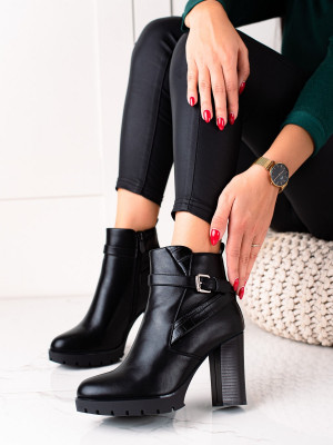 Výborné  kotníčkové boty černé dámské na širokém podpatku