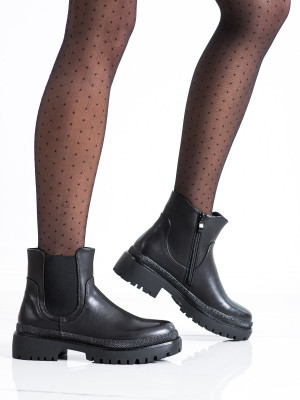 Jedinečné dámské  kotníčkové boty černé na plochém podpatku