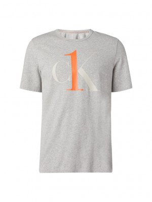 Pánské triko - NM1903E 1YM - šedé/korálový nápis - Calvin Klein L šedá