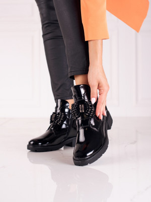 Pěkné černé  kotníčkové boty dámské na plochém podpatku