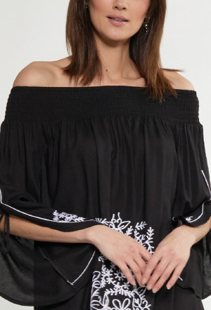 Monnari Mini šaty Dámské šaty se zajímavým vzorem Černá barva