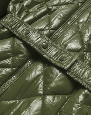 Lesklá zimní bunda v khaki barvě s mechovitým kožíškem (W756) khaki S (36)