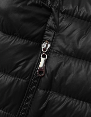 Černá prošívaná vesta s kapucí (16M9138-392) černá S (36)