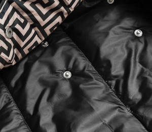 Černo-béžová přeložená obálková dámská bunda s kapucí (B8040-1046) černá