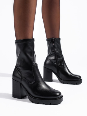 Výborné  kotníčkové boty černé dámské na plochém podpatku